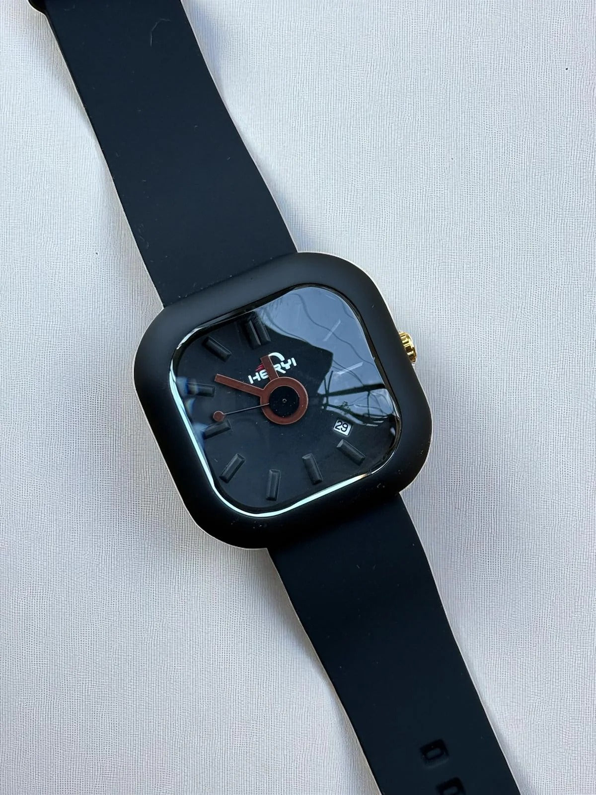 Heryi Square Watch | Sleek Matte Black Silicone Strap